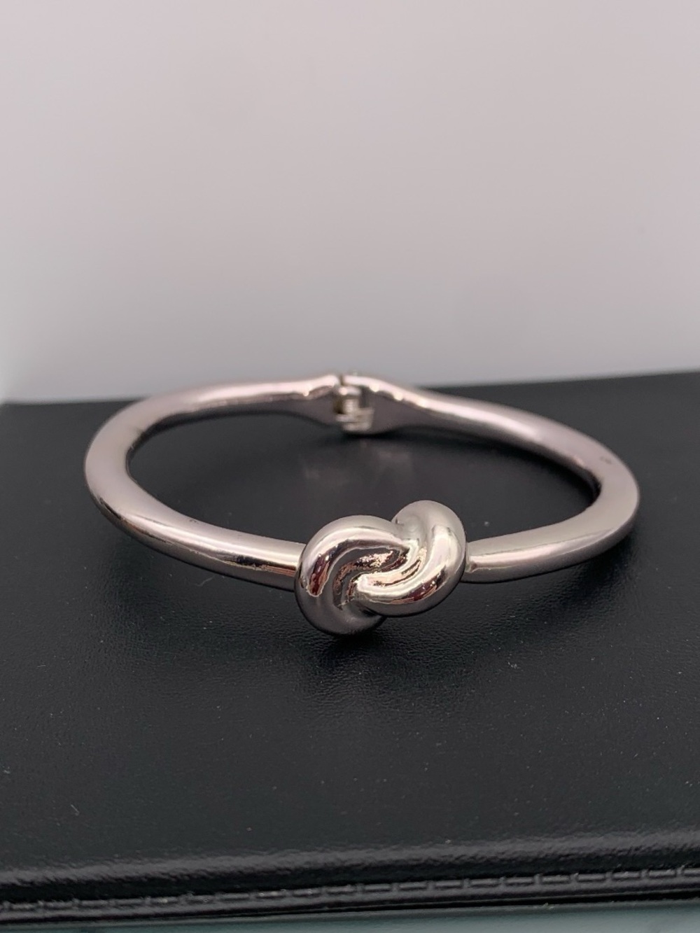 Women’s hinged clamper Knot Bangle Bracelet - Silver Tone